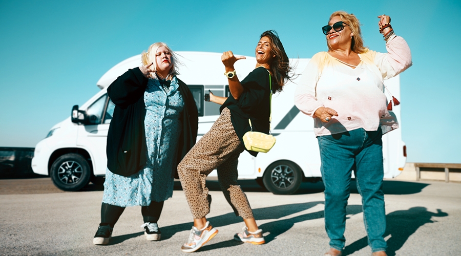 CARMINA BARRIOS ACOMPAÑA A NURIA ROCA Y A ESTY QUESADA EN LA SEGUNDA TEMPORADA DE ‘ROAD TRIP’